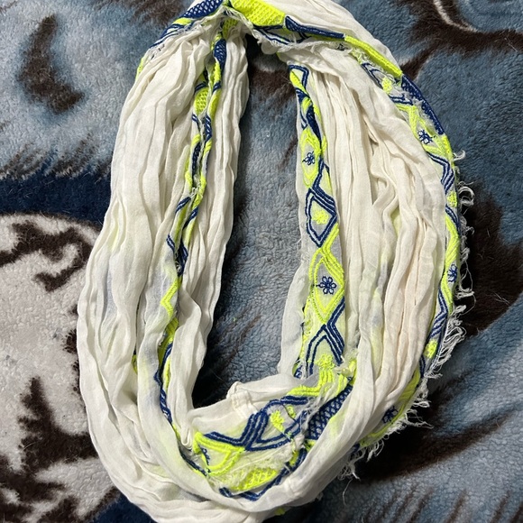 Patterned Scarf - Picture 1 of 5